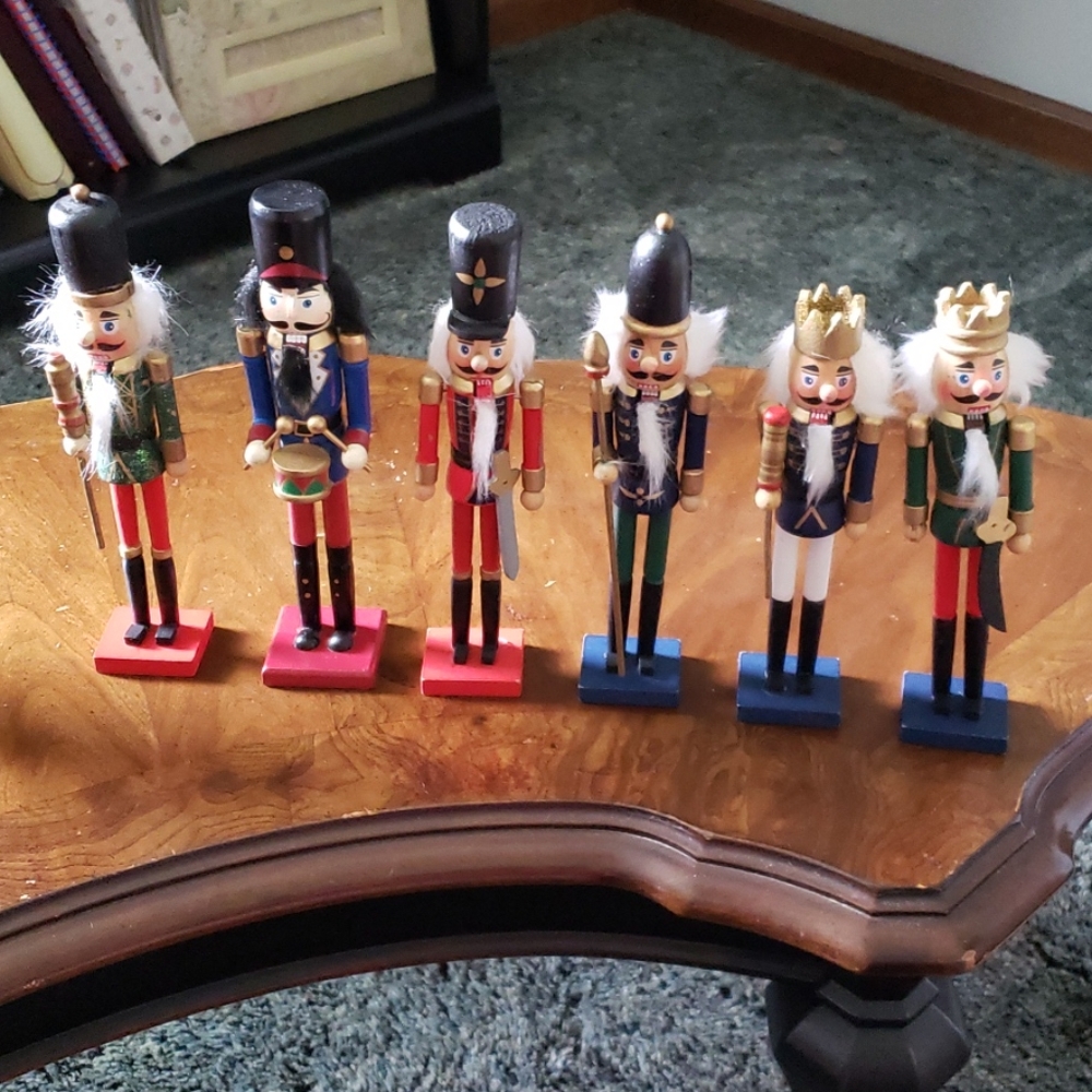 Lot of 6 wooden nutcrackers